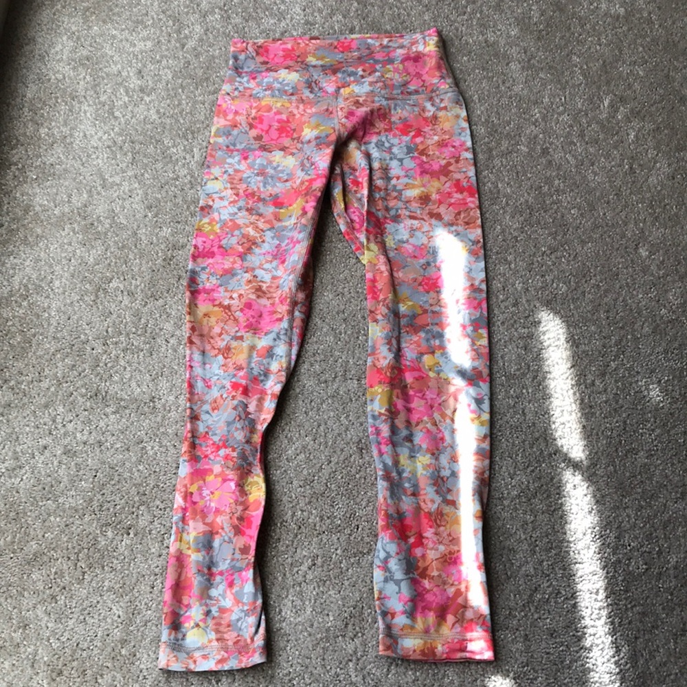 Lululemon yoga pants size 4. Good condition.